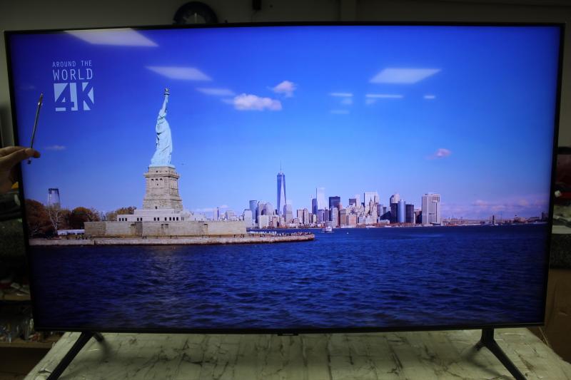 50" Samsung QE50Q60TAUXXU Crystal 4K Quantum HDR Smart QLED TV